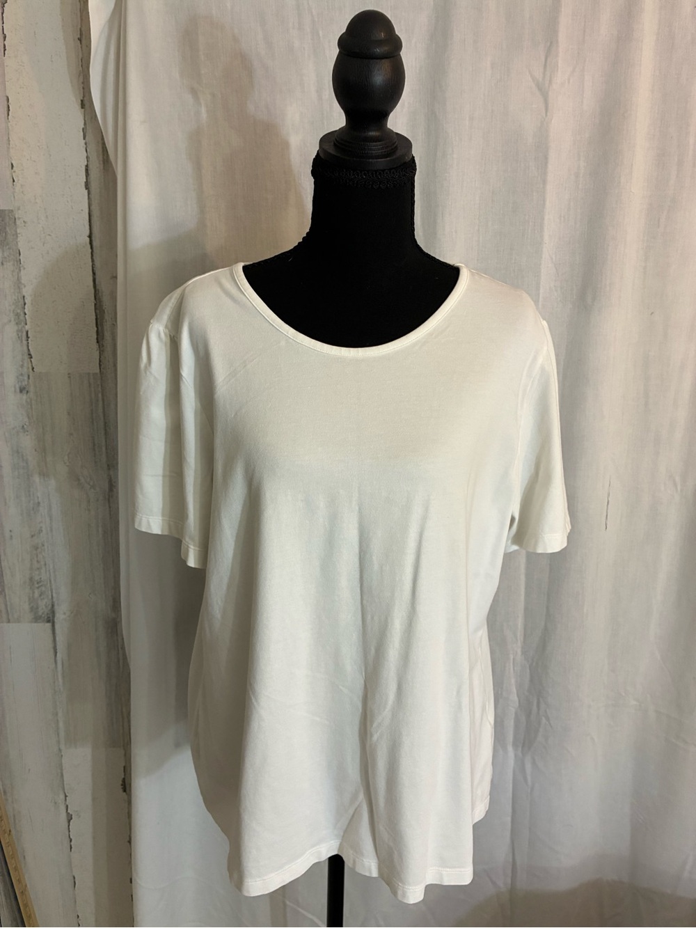 Women's White Short-Sleeve Crew Neck Tee